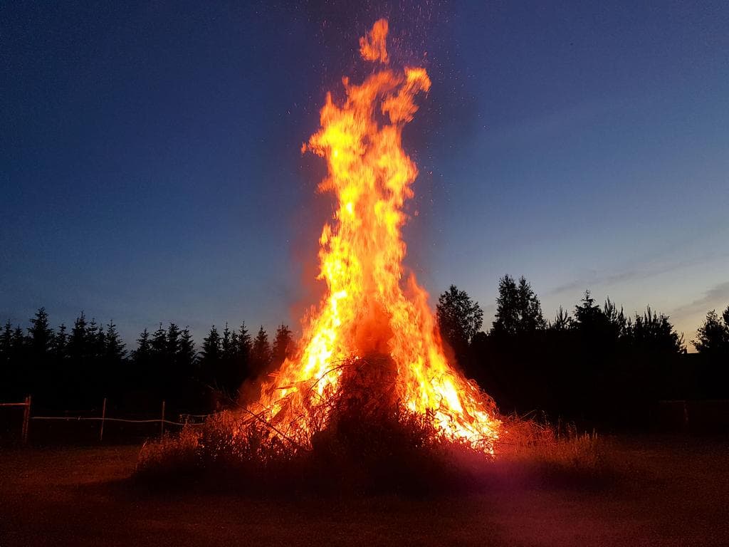 Sommersonnenwende mit Sonnwendfeuer