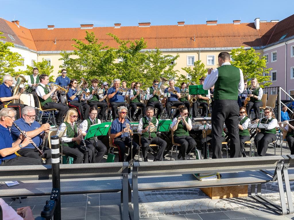 Platzkonzert am Rathausplatz