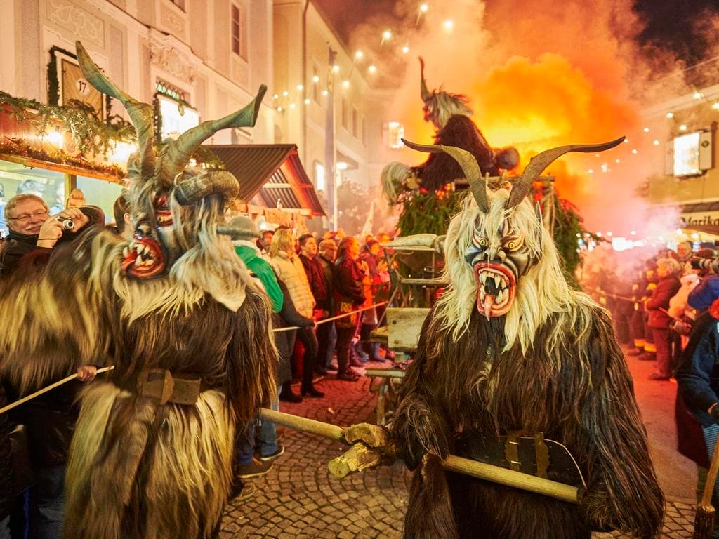 Steinbacher Perchtenraunacht mit Großfeuerwerk