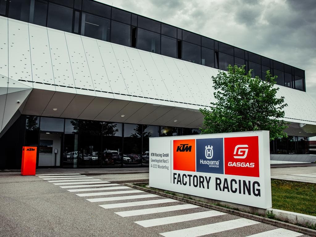 WERKSFÜHRUNG – INSIDE KTM FACTORY RACING
