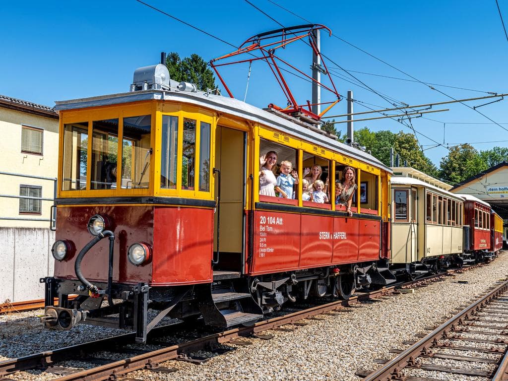 Nostalgiezug & Schiff ab Attersee Bahnhof
