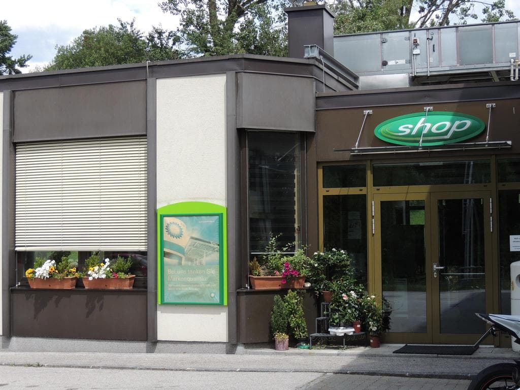 Café-Bistro-Tankshop