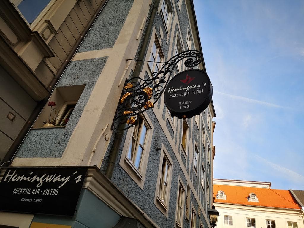 Hemingway's Cocktail Bar.Bistro