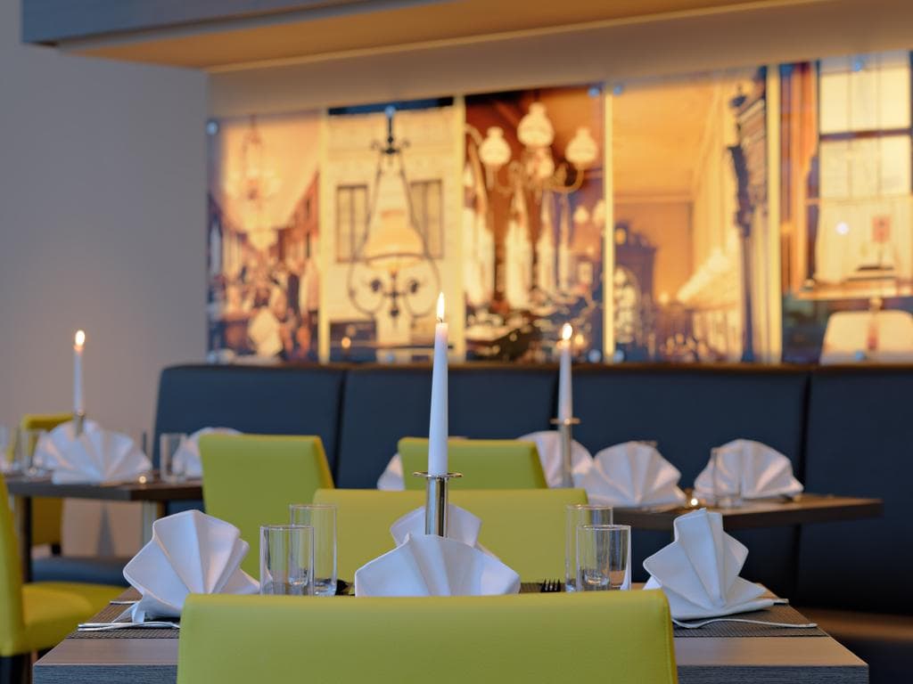 Square - Cafe, Bar, Lounge