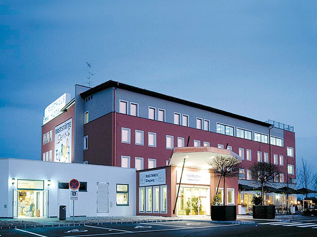Autobahnraststätte-Restaurant-Hotel Servus Europa