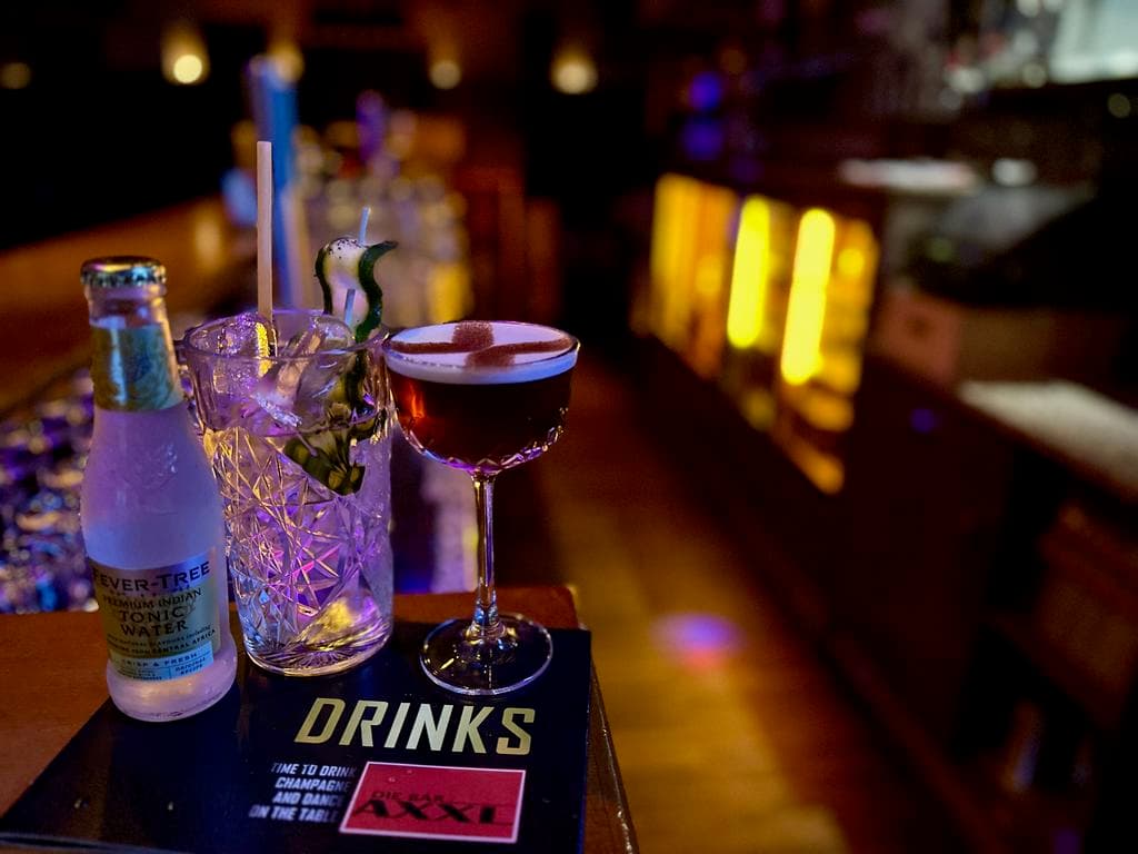 Die Bar AXXL