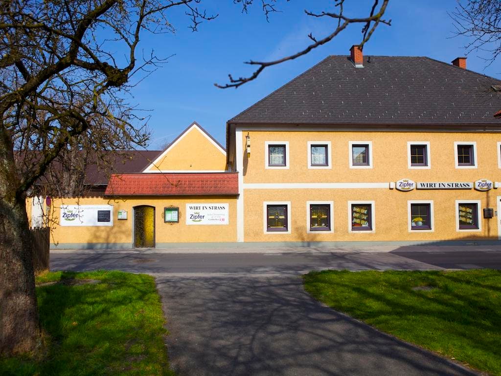 Wirt in Straß